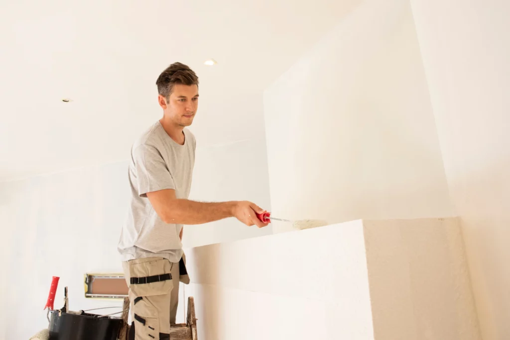 Photo d'un peintre en intérieur